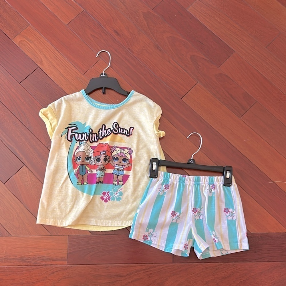 Girls pajama set size 6.